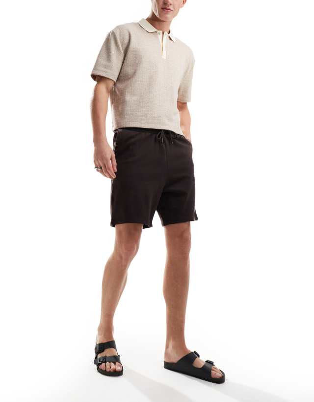 ASOS DESIGN - slim shorts in brown