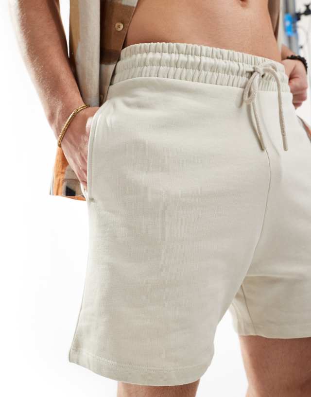 ASOS DESIGN - slim shorts in stone