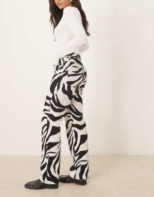 Asos Design Slim Straight Leg Jeans In White