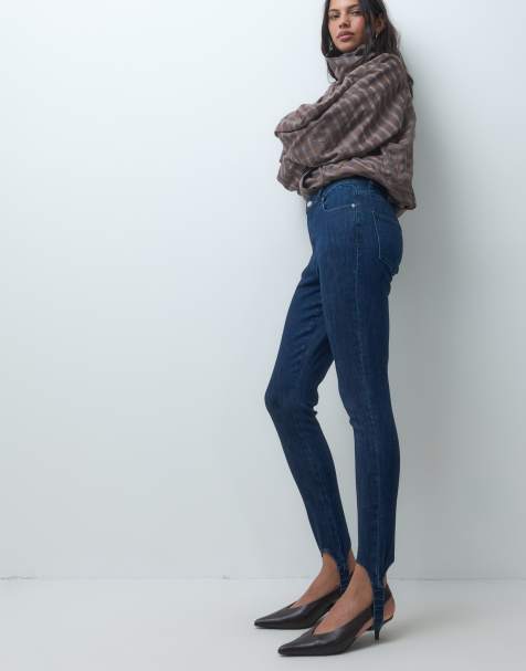 ASOS DESIGN slim straight stirrup jeans met middenwassing in blauw - view 1