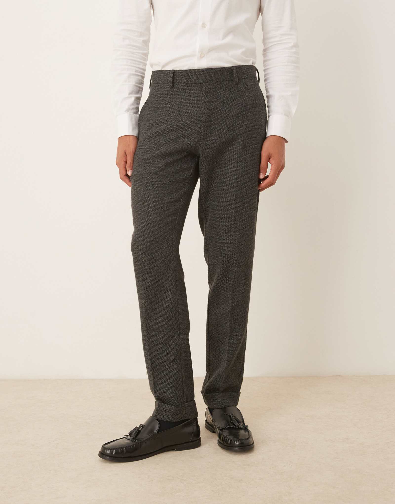 Дизайнерские узкие костюмные брюки ASOS с серой микротекстурой