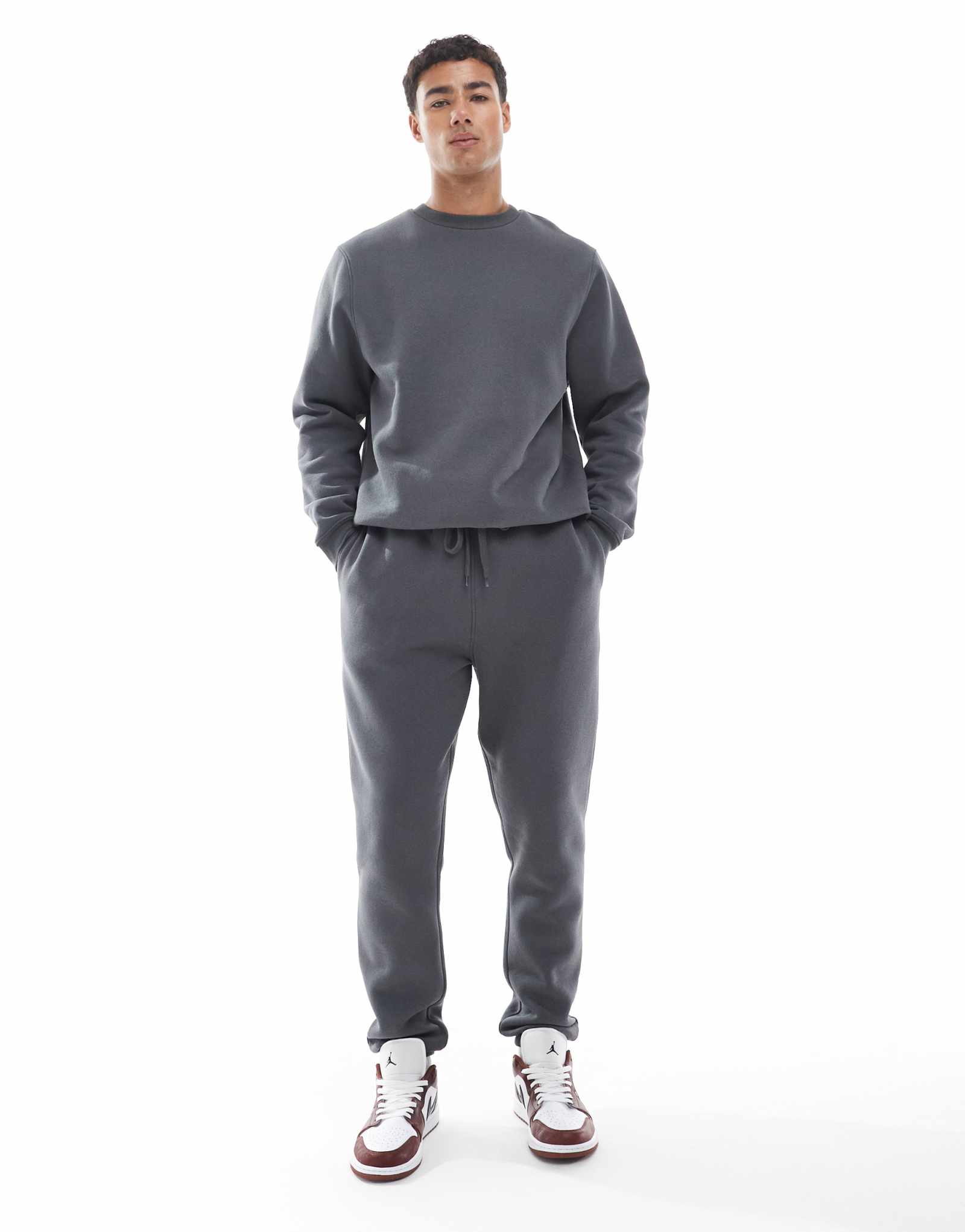 Облегающие спортивные брюки ASOS DESIGN темно-серого цвета