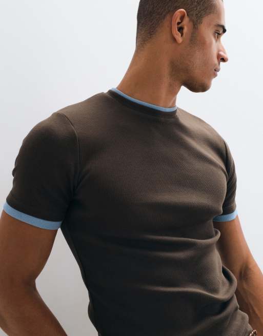 ASOS DESIGN slim T-shirt met contrast in bruin rib, 3 van 5