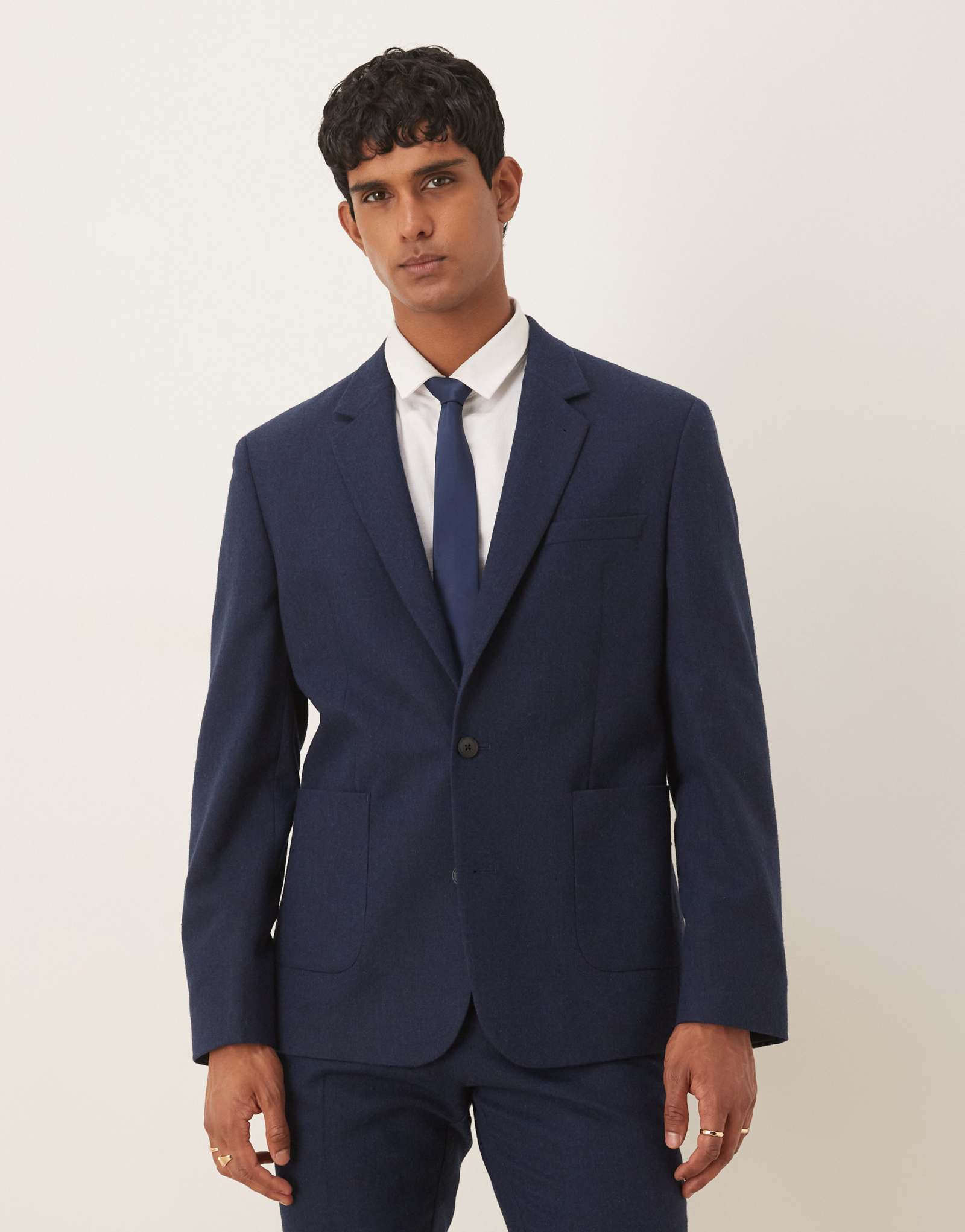 Приталенный пиджак из смеси шерсти ASOS DESIGN темно-синего цвета