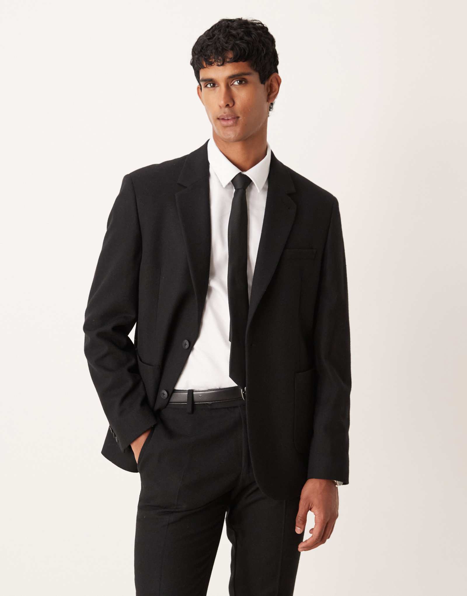 Приталенный пиджак из смесовой шерсти ASOS DESIGN черного цвета