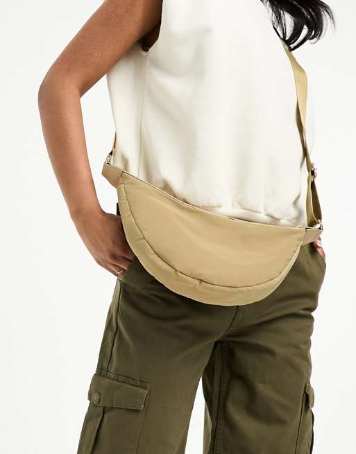 ASOS DESIGN Sling crossbody tas van nylon in camel ASOS