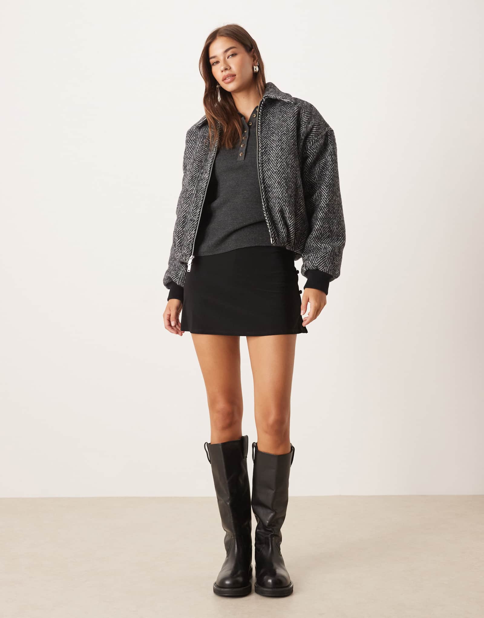 Облегающая модель skort с пуговицами от ASOS DESIGN черного цвета