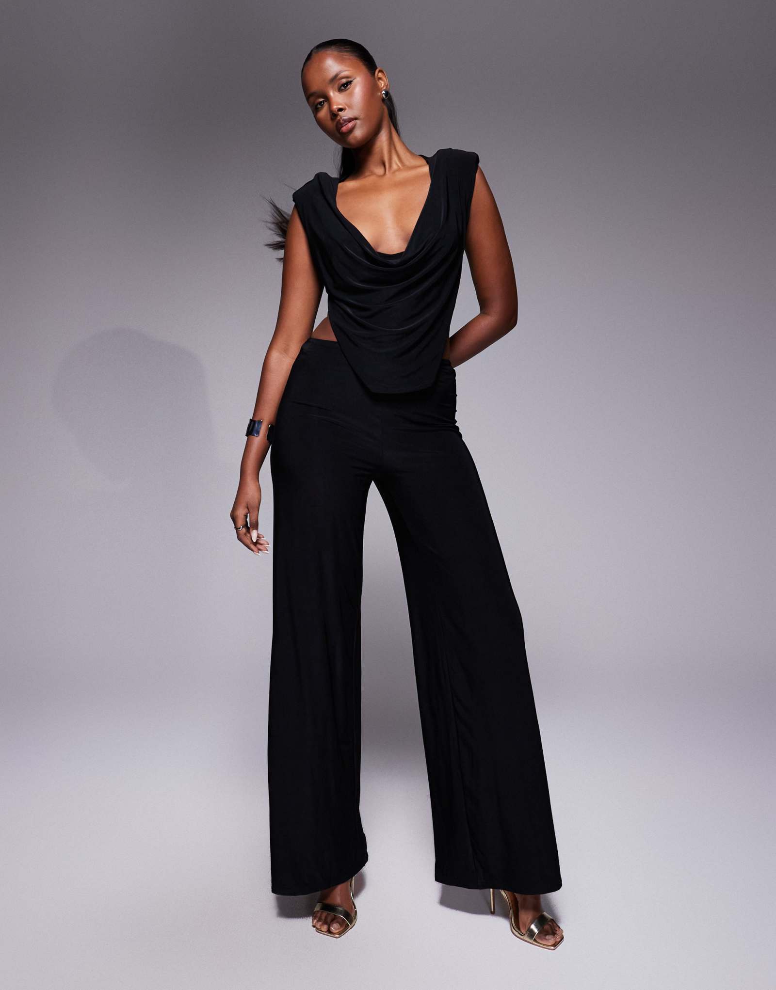 Облегающий комбинезон с вырезом от ASOS DESIGN черного цвета