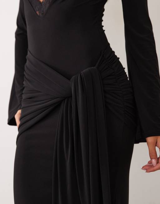 ASOS DESIGN slinky maxikjole med dyb udskæring og blondedetaljer i sort, 4 af 4