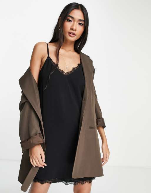 ASOS DESIGN - Slip-minikjole med blondedetaljer i sort