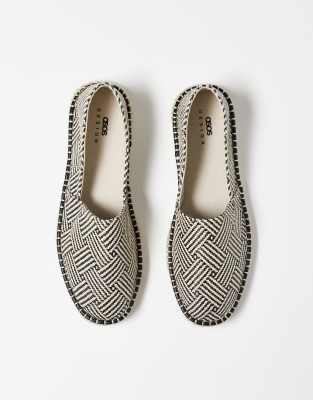 Size 12.0 ASOS DESIGN ASOS DESIGN slip on espadrilles in black and white weave shoes