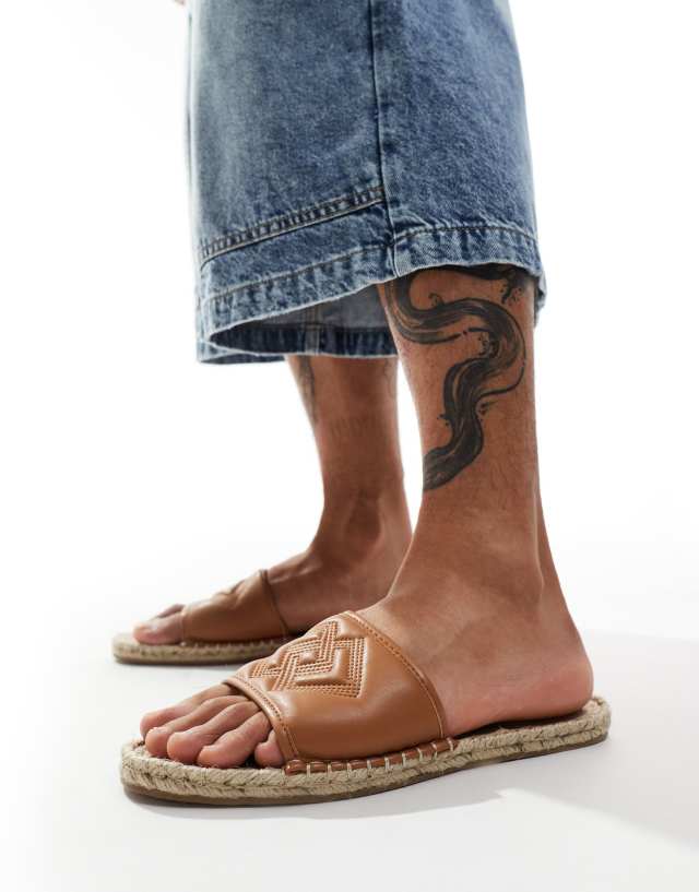 ASOS DESIGN - slip on espadrilles in tan monogram