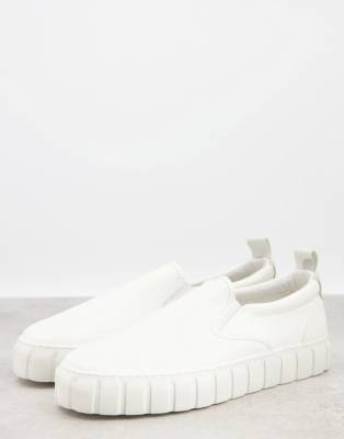 white pull on sneakers