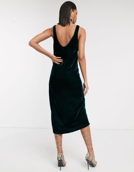 ASOS DESIGN – Slipklänning i sammet med djup halsringning, 2 av 4