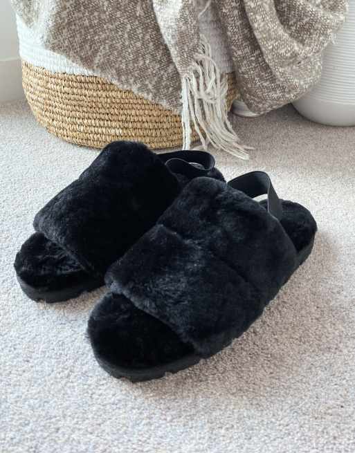 ASOS DESIGN Slipper aus hochwertigem Lammfell mit elastischem Riemen und profilierter Sohle ASOS