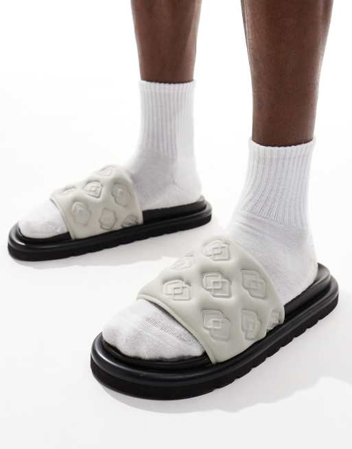 ASOS DESIGN - Slipper sandalen met reliëf en dikke zool in grijs
