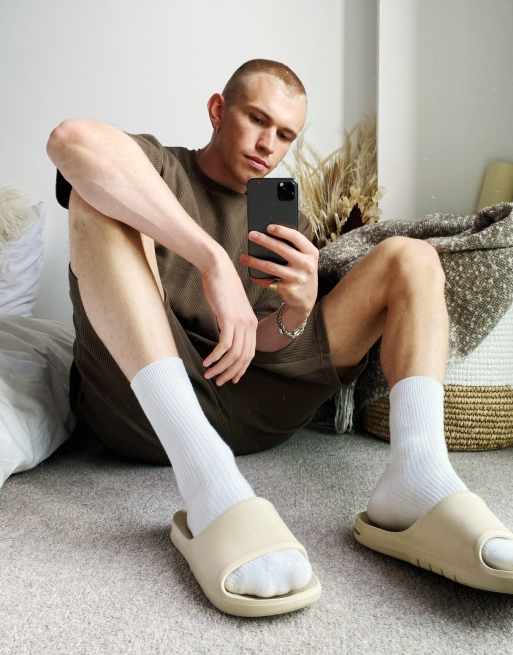 ASOS DESIGN - Slippers in beige