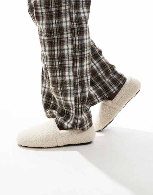 ASOS DESIGN slippers in cream borg, 3 of 4