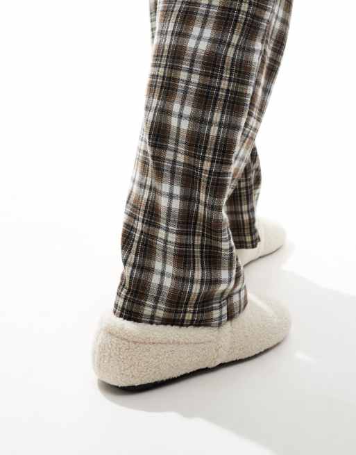 ASOS DESIGN slippers in cream borg, 4 of 4