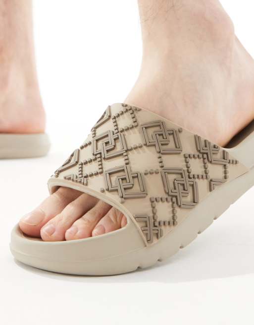 ASOS DESIGN - Slippers met dikke zool en monogramdetail in stone, 3 van 4