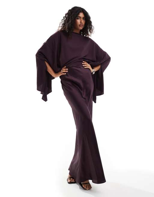ASOS DESIGN – Śliwkowa satynowa sukienka maxi cięta ze skosu z szyfonową narzutką
