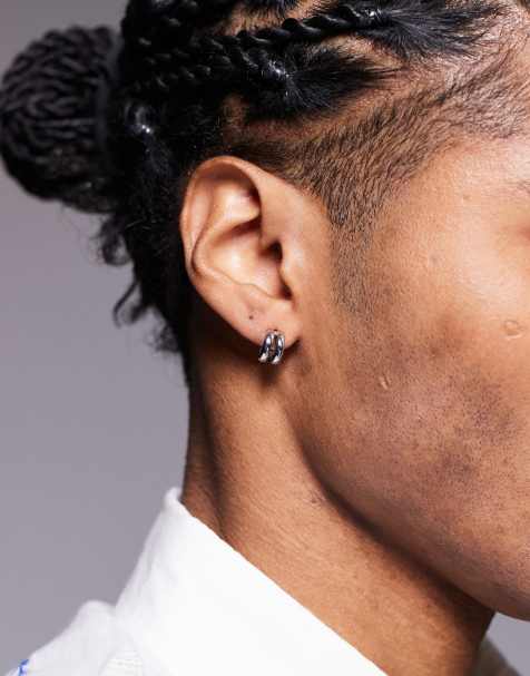 ASOS DESIGN - Sølvfarvede asymmetriske hoop-øreringe i vandfast rustfrit stål - view 1