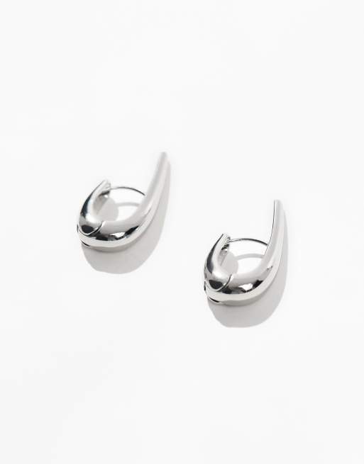 ASOS DESIGN - Sølvfarvede hoop-øreringe med pigdesign og klik-detalje, 2 af 3