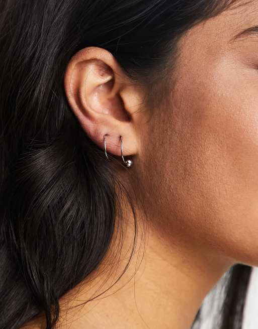ASOS DESIGN - Sølvfarvede pull-through øreringe med hoop-design