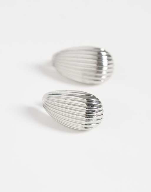 ASOS DESIGN - Sølvfarvede ørestikker med dråbeformet rillet design, 4 af 4