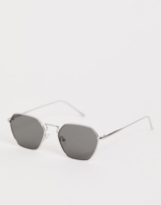 ASOS DESIGN - Sølvfarvede vinklede solbriller med røgfarvede glas