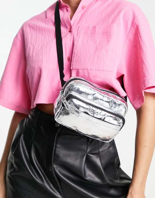 ASOS DESIGN - Sølvfarvet bæltetaske med forlomme 