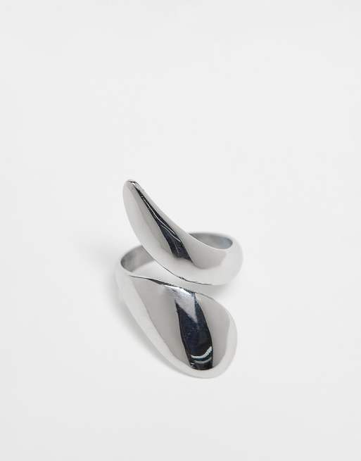 ASOS DESIGN - Sølvfarvet formstøbt ring med omkringgående design i vandfast rustfrit stål