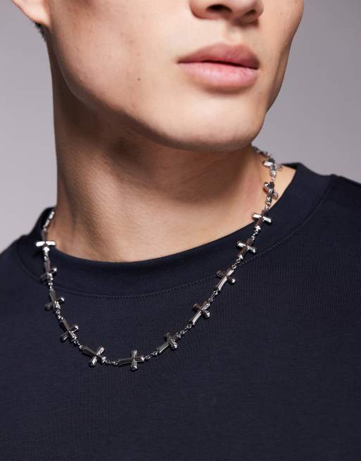 ASOS DESIGN - Sølvfarvet halskæde med korsvedhæng i vandtæt, rustfrit stål
