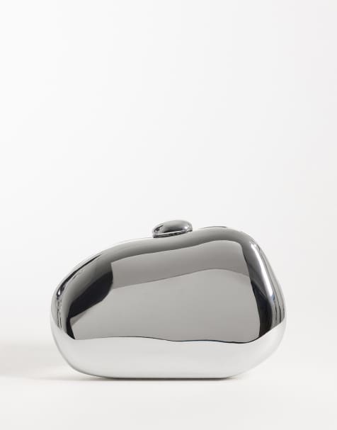 ASOS DESIGN - Sølvfarvet hård clutch-taske med crossbody-rem og abstrakt form - view 1