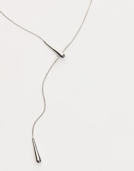 ASOS DESIGN - Sølvfarvet lang lasso-halskæde med dråbeformet vedhæng, 3 af 3