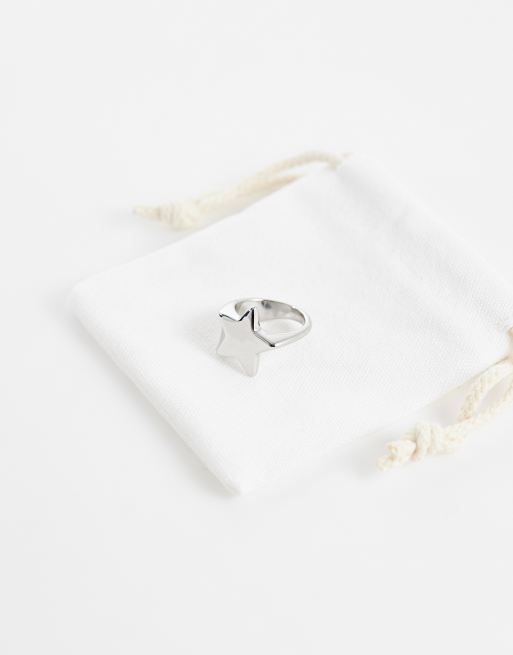 ASOS DESIGN - Sølvfarvet ring i vandafvisende rustfrit stål med stjernedesign, 2 af 3