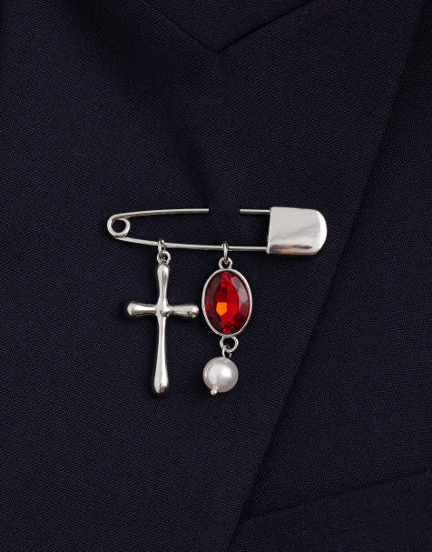 ASOS DESIGN - Sølvfarvet sikkerhedsnålsbroche med kors og sten - view 1