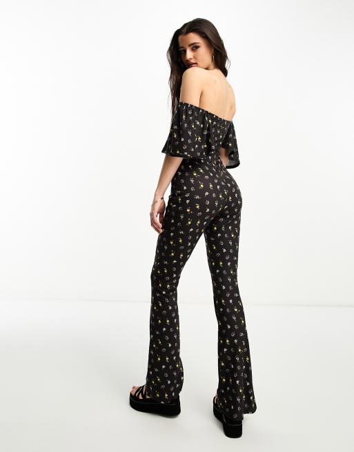 ASOS DESIGN – Småblommig jumpsuit i jersey med utsvängda ben och utställda ärmar, 3 av 4