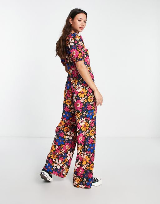 ASOS DESIGN – Småblommig jumpsuit med puffärmar och v-ringning i bubblig crepe, 2 av 4