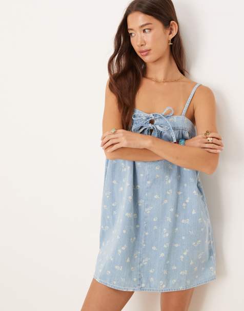 ASOS DESIGN – Småblommig, mjuk jeansklänning i minilängd med knytning framtill - view 1