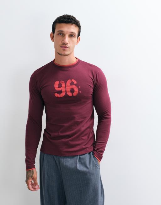 ASOS DESIGN smal långärmad t-shirt med dubbla lager och siffertryck i rött, 5 av 5