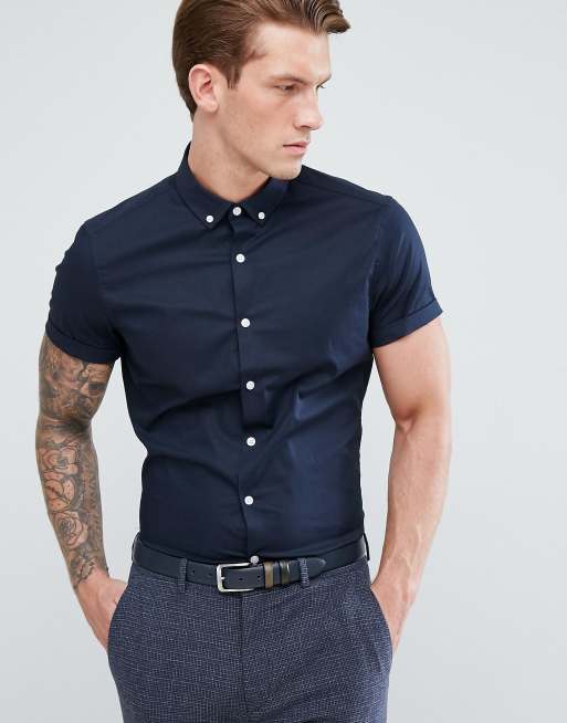ASOS DESIGN - Smal marineblå skjorte i strækbart stof med korte ærmer og krave med knapper