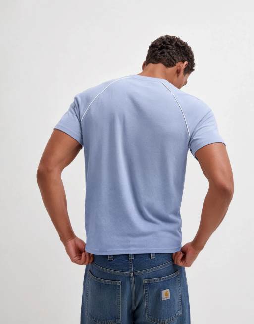 ASOS DESIGN smal t-shirt med raglanärmar i blått med vit kontrasterande passpoal, 8 av 10
