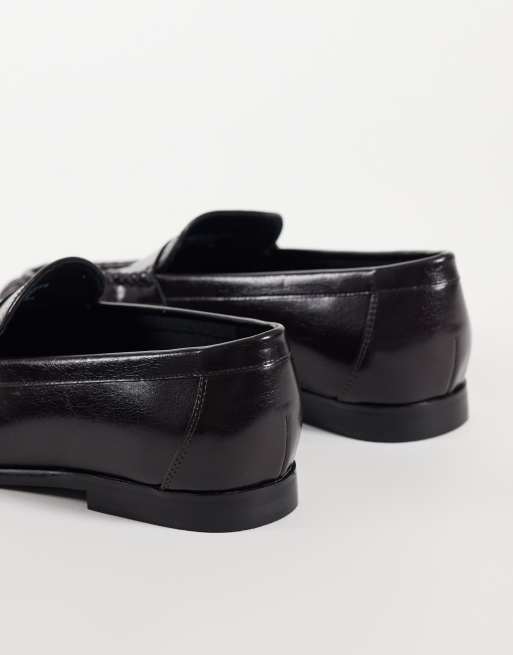 ASOS DESIGN smala penny loafers med rynkdetalj i vinröd lack, 4 av 5