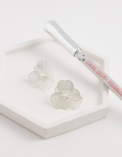 ASOS DESIGN small stud earrings with mini wire-floral design in ivory, 2 of 4