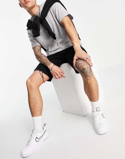 ASOS DESIGN - Smalle denimshorts med rå kanter i sort, 4 af 4