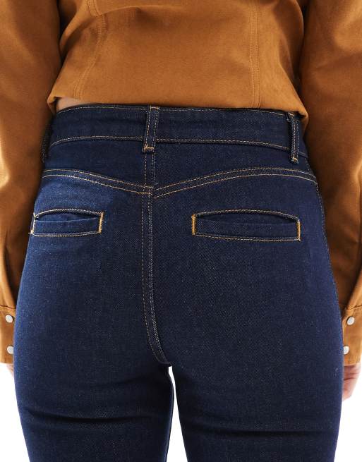 ASOS DESIGN - Smalle højtaljede jeans med lige ben i mørk vask med guldfarvede knapper, 4 af 5