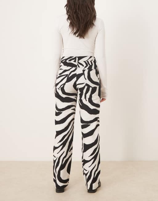 ASOS DESIGN - Smalle jeans met rechte pijpen in grafische zebraprint, 3 van 5