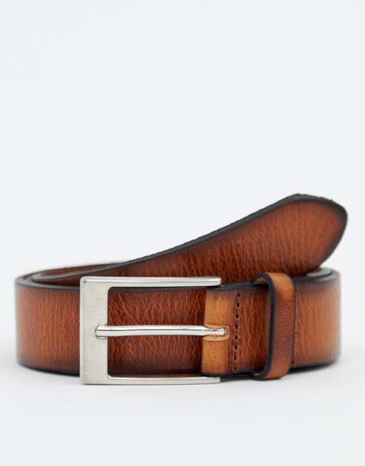 ASOS DESIGN - Smalle leren riem in bruin met reliëfrand