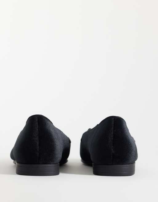 ASOS DESIGN smalle loafers met goudkleurige snaffle in zwart fluweel, 4 van 5